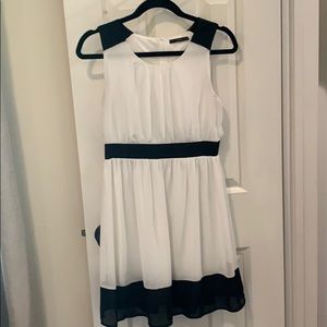 Sleeves black and white dress